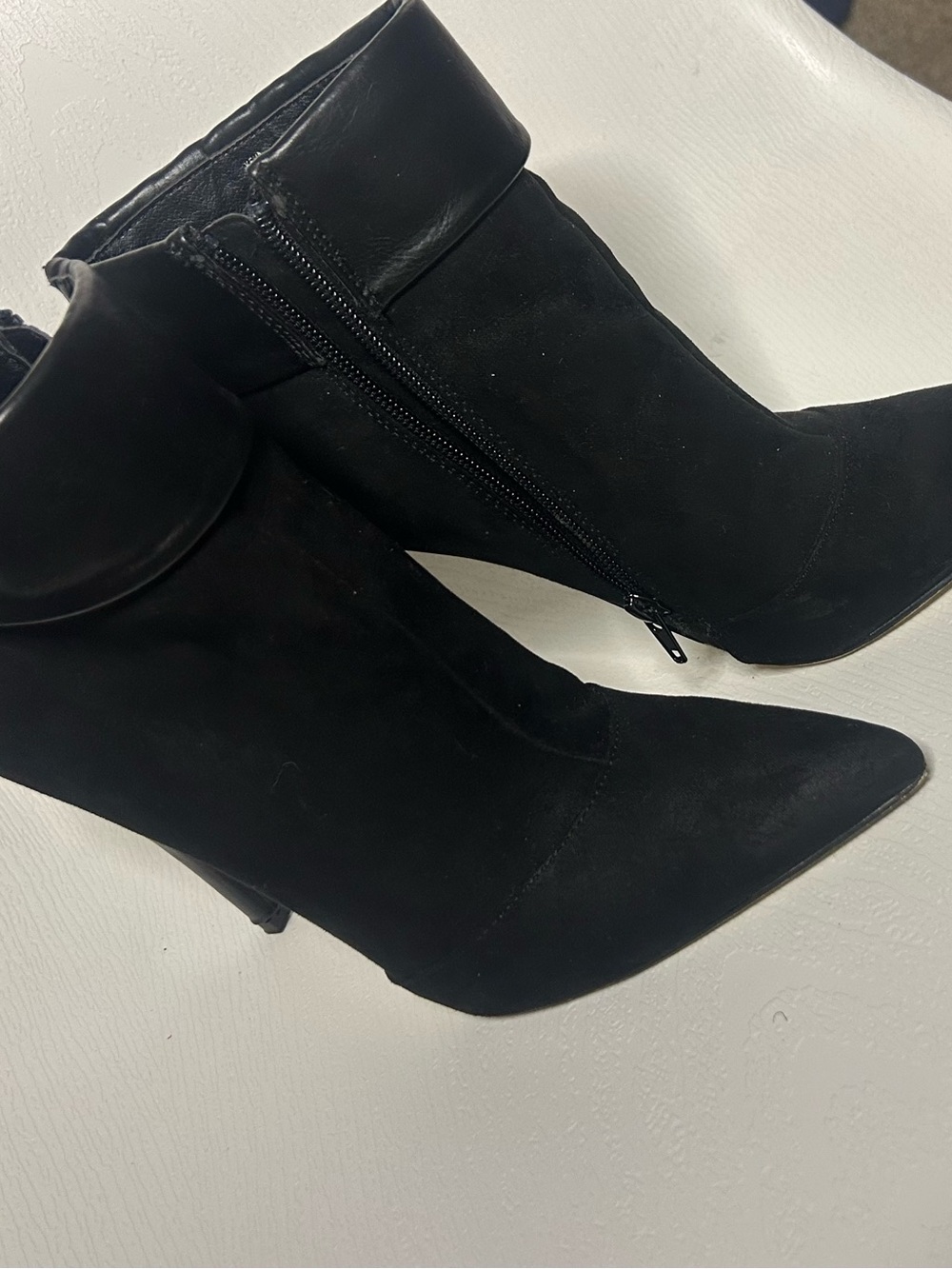 JustFab Black Pointed-Toe Zip Ankle Heeled Boots